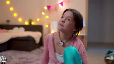 Snapshot of tiny_miracle chatting on 12-02-24, 01:57 Lyssa online show from 12-02-24, 01:57