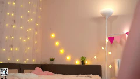 Snapshot of tiny_miracle chatting on 12-02-24, 05:04 Lyssa online show from 12-02-24, 05:04