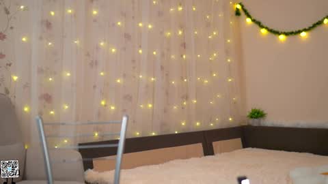 Snapshot of tiny_miracle chatting on 12-22-24, 06:15 Lyssa online show from 12-22-24, 06:15