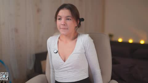 Snapshot of tiny_miracle chatting on 02-06-25, 01:54 Lyssa online show from 02-06-25, 01:54