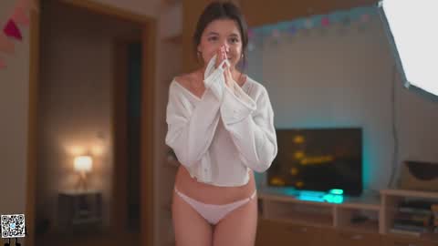 Snapshot of tiny_miracle chatting on 02-08-25, 07:16 Lyssa online show from 02-08-25, 07:16