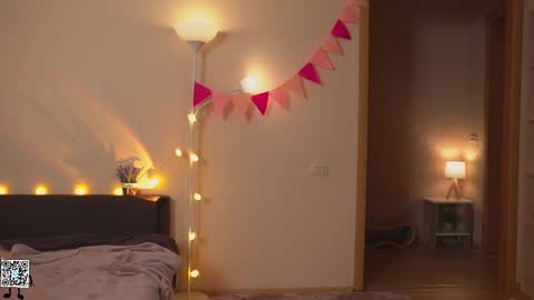 Snapshot of tiny_miracle chatting on 02-18-25, 03:21 Lyssa online show from 02-18-25, 03:21