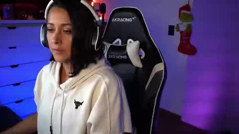 Snapshot of tiny_panther chatting on 12-05-24, 10:45 Ana Molly online show from 12-05-24, 10:45