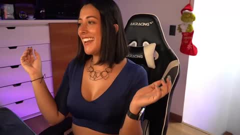 Snapshot of tiny_panther chatting on 12-07-24, 06:04 Ana Molly online show from 12-07-24, 06:04