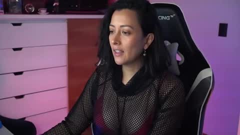 Snapshot of tiny_panther chatting on 01-21-25, 10:19 Ana Molly online show from 01-21-25, 10:19