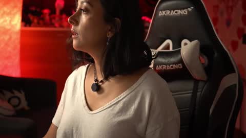 Snapshot of tiny_panther chatting on 02-18-25, 09:20 Ana Molly online show from 02-18-25, 09:20