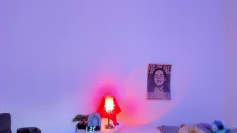 Snapshot of tiny_thomm chatting on 05-30-26, 06:16 Thomm Independent Model online show from 05-30-26, 06:16