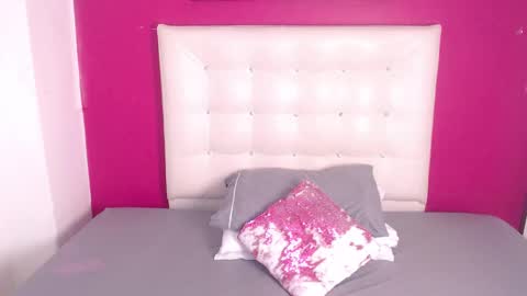 tiny_whore18 online show from 09-18-25, 08:16