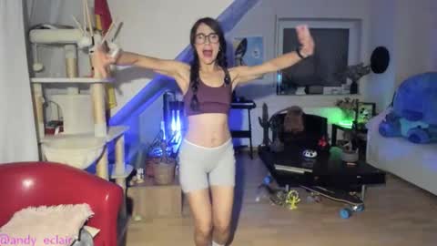 Snapshot of tiny_williams chatting on 10-13-25, 08:09 Tiny online show from 10-13-25, 08:09