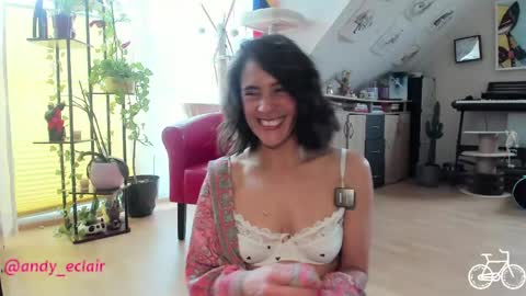 Tiny online show from 05-05-26, 09:06