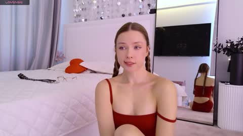 Im Tiny   -- Online  at 8 AM GMT  online show from 04-01-26, 08:04