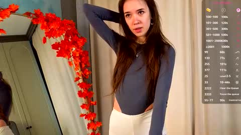 Snapshot of tinyanie chatting on 11-30-25, 06:06 Annie online show from 11-30-25, 06:06