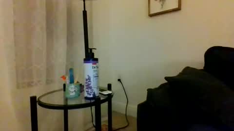 Snapshot of tinyassbossymilf chatting on 10-21-25, 06:14 tinyassbossymilf online show from 10-21-25, 06:14