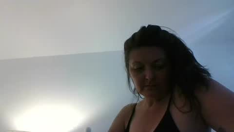 Snapshot of tinyassbossymilf chatting on 12-22-25, 07:33 tinyassbossymilf online show from 12-22-25, 07:33