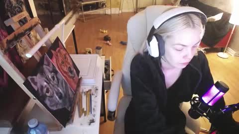 Snapshot of tinykylie chatting on 02-12-25, 07:13 stage Kylie Sinner brand CLITBAIT online show from 02-12-25, 07:13