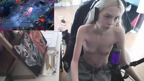 Snapshot of tinykylie chatting on 02-12-25, 01:16 stage Kylie Sinner brand CLITBAIT online show from 02-12-25, 01:16