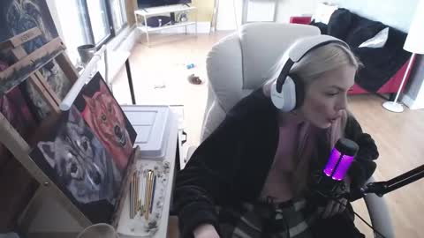 Snapshot of tinykylie chatting on 02-13-25, 08:24 stage Kylie Sinner brand CLITBAIT online show from 02-13-25, 08:24