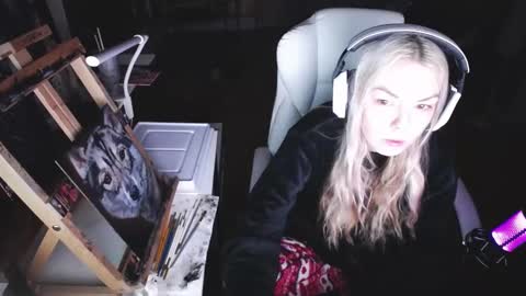 Snapshot of tinykylie chatting on 02-16-25, 05:26 stage Kylie Sinner brand CLITBAIT online show from 02-16-25, 05:26