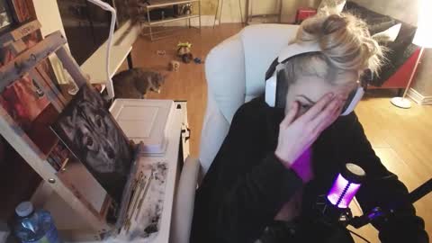 Snapshot of tinykylie chatting on 02-18-25, 06:37 stage Kylie Sinner brand CLITBAIT online show from 02-18-25, 06:37