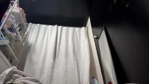 Snapshot of tinykylie chatting on 02-18-25, 07:41 stage Kylie Sinner brand CLITBAIT online show from 02-18-25, 07:41