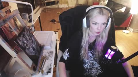 Snapshot of tinykylie chatting on 02-20-25, 06:06 stage Kylie Sinner brand CLITBAIT online show from 02-20-25, 06:06