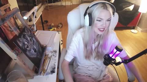 Snapshot of tinykylie chatting on 02-24-25, 03:02 stage Kylie Sinner brand CLITBAIT online show from 02-24-25, 03:02