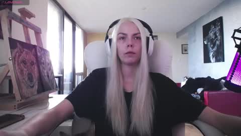 Snapshot of tinykylie chatting on 09-13-25, 10:09 stage Kylie Sinner brand CLITBAIT online show from 09-13-25, 10:09