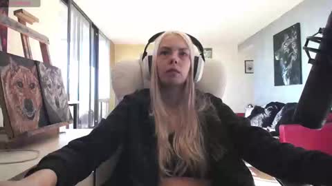 Snapshot of tinykylie chatting on 09-20-25, 08:10 stage Kylie Sinner brand CLITBAIT online show from 09-20-25, 08:10