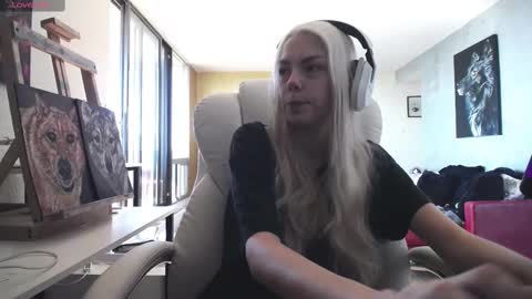 Snapshot of tinykylie chatting on 09-21-25, 04:52 stage Kylie Sinner brand CLITBAIT online show from 09-21-25, 04:52