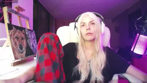 Snapshot of tinykylie chatting on 09-22-25, 04:58 stage Kylie Sinner brand CLITBAIT online show from 09-22-25, 04:58