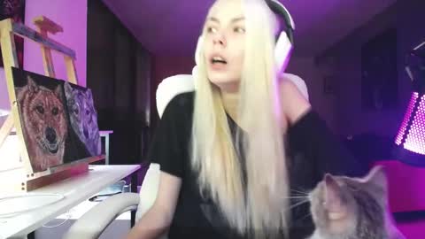 Snapshot of tinykylie chatting on 09-24-25, 01:31 stage Kylie Sinner brand CLITBAIT online show from 09-24-25, 01:31