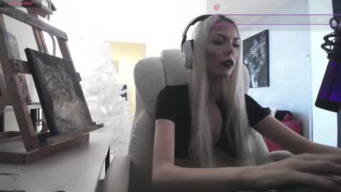 stage Kylie Sinner  brand CLITBAIT online show from 02-14-26, 04:15