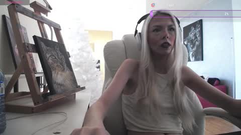 stage Kylie Sinner  brand CLITBAIT online show from 02-15-26, 03:42