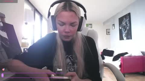 stage Kylie Sinner  brand CLITBAIT online show from 05-31-26, 10:22