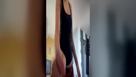Snapshot of tinykylie chatting on 06-12-26, 05:12 stage Kylie Sinner brand CLITBAIT online show from 06-12-26, 05:12