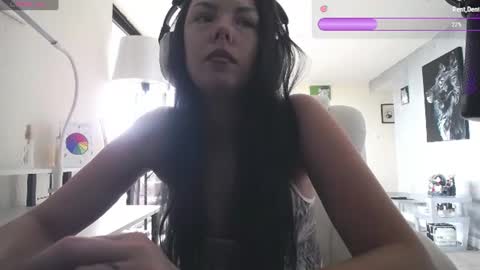 Snapshot of tinykylie chatting on 07-07-26, 07:40 stage Kylie Sinner brand CLITBAIT online show from 07-07-26, 07:40