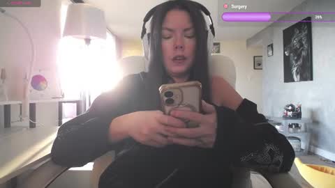 Snapshot of tinykylie chatting on 07-09-26, 11:20 stage Kylie Sinner brand CLITBAIT online show from 07-09-26, 11:20