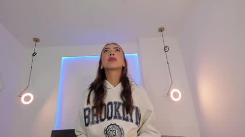 Luna  online show from 02-11-25, 10:37