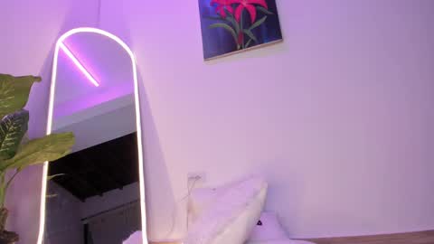 Luna  online show from 03-01-25, 02:26