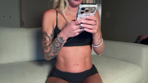 Snapshot of tinytayy chatting on 06-11-26, 03:26 tinytayy online show from 06-11-26, 03:26