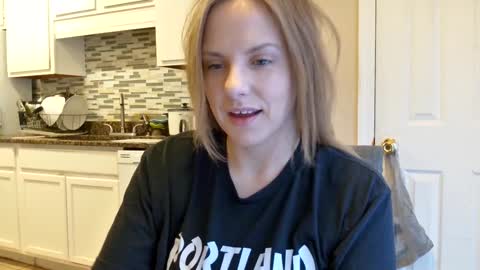 Snapshot of tinywithtiddies chatting on 12-19-25, 01:51 tinywithtiddies online show from 12-19-25, 01:51