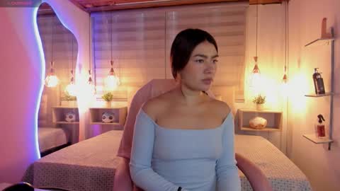 Snapshot of tique_ chatting on 10-01-25, 01:06 tique_ online show from 10-01-25, 01:06