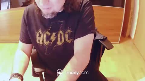 Snapshot of tirolerboy27 chatting on 02-04-26, 12:33 Tirolerboy27 online show from 02-04-26, 12:33