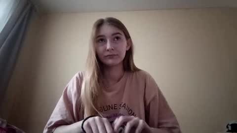 Hi Im Carry 18 years old online show from 11-14-25, 06:12