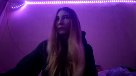 Hi Im Carry 18 years old online show from 11-18-25, 06:40