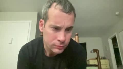 Snapshot of tleigh24 chatting on 12-31-24, 12:32 tleigh24 online show from 12-31-24, 12:32