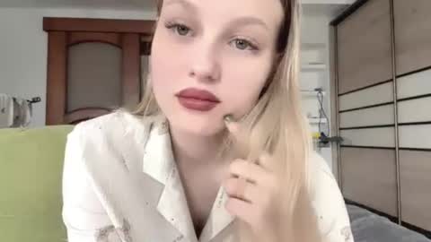 Nina online show from 04-20-26, 08:06