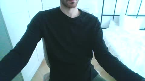 Snapshot of toja112 chatting on 02-06-25, 09:32 Martin online show from 02-06-25, 09:32