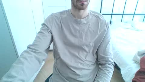 Snapshot of toja112 chatting on 02-25-25, 09:42 Martin online show from 02-25-25, 09:42