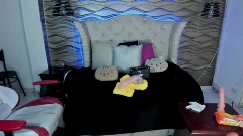 Snapshot of toky_doll chatting on 01-12-25, 01:00 toky online show from 01-12-25, 01:00
